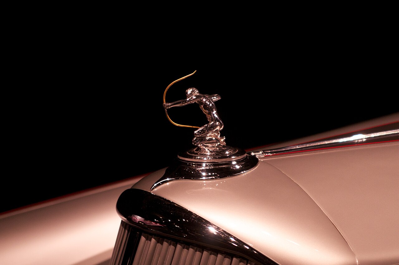 Détail de la Pierce-Arrow Silver Arrow V12 de 1933 photographiée lors d'une exposition
