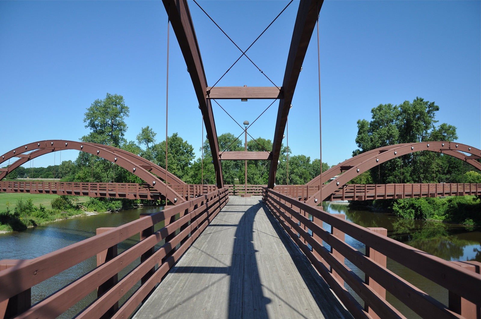 The Tridge, pont en bois à trois branches de Midland dans le Michigan The Tridge, pont en bois à trois branches de Midland dans le Michigan