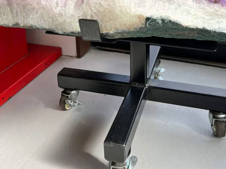 Une chaise en améthyste une chaise en amethyste 3 une-chaise-en-amethyste-3