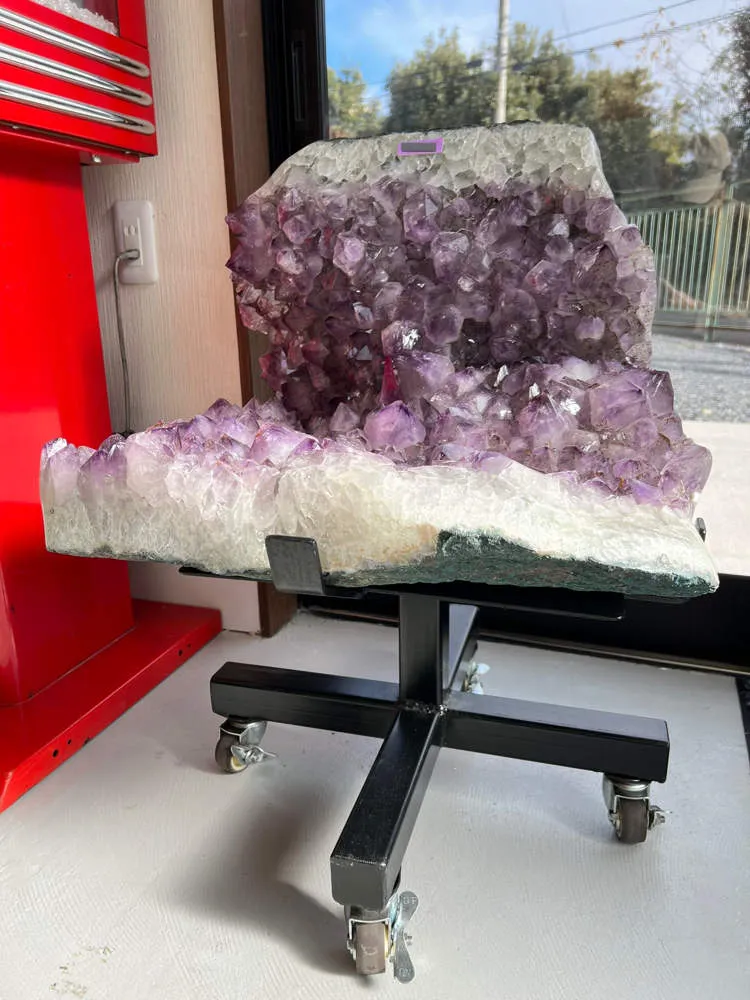 Une chaise en améthyste une chaise en amethyste 4 une-chaise-en-amethyste-4.