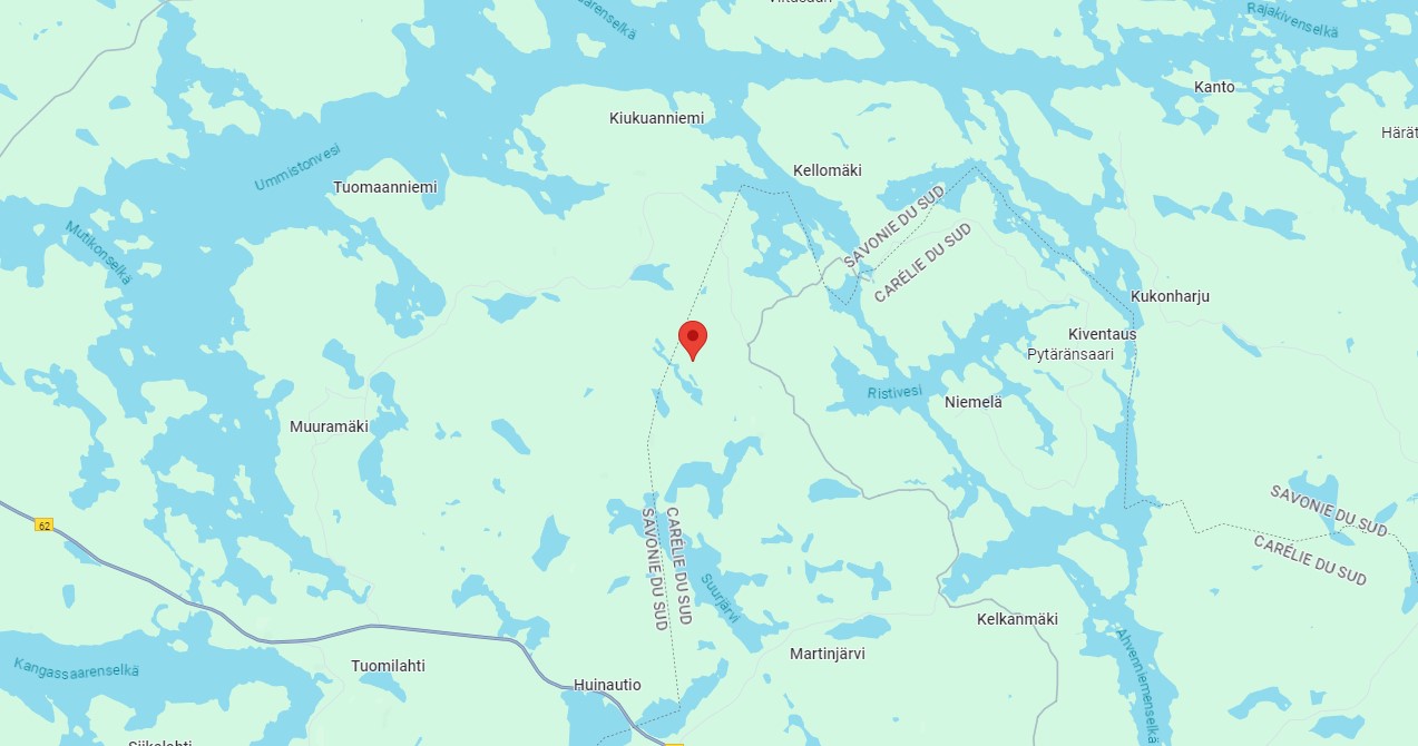 Kummakivi , un énorme rocher en équilibre sur un rocher arrondi Kummakivi un enorme rocher en equilibre sur un rocher arrondi finlande maps Kummakivi-un-enorme-rocher-en-equilibre-sur-un-rocher-arrondi-finlande-maps