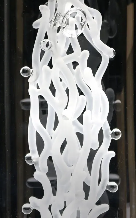 Des sculptures en verre de virus et autres éléments microbiologiques des sculptures en verre de virus et autres elements microbiologiques 5 peste bubonique des-sculptures-en-verre-de-virus-et-autres-elements-microbiologiques-5-peste-bubonique