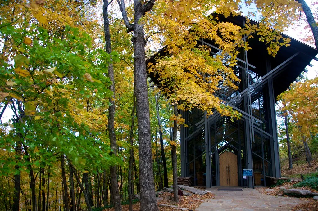 La chapelle Thorncrown, lieu de méditation forestière la chapelle thorncrown lieu de meditation forestiere 2 la-chapelle-thorncrown-lieu-de-meditation-forestiere-2