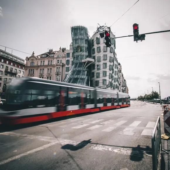 La maison dansante, immeuble tordu ou ivre de Prague la maison dansante immeuble ivre de prague 4 la-maison-dansante-immeuble-ivre-de-prague-4