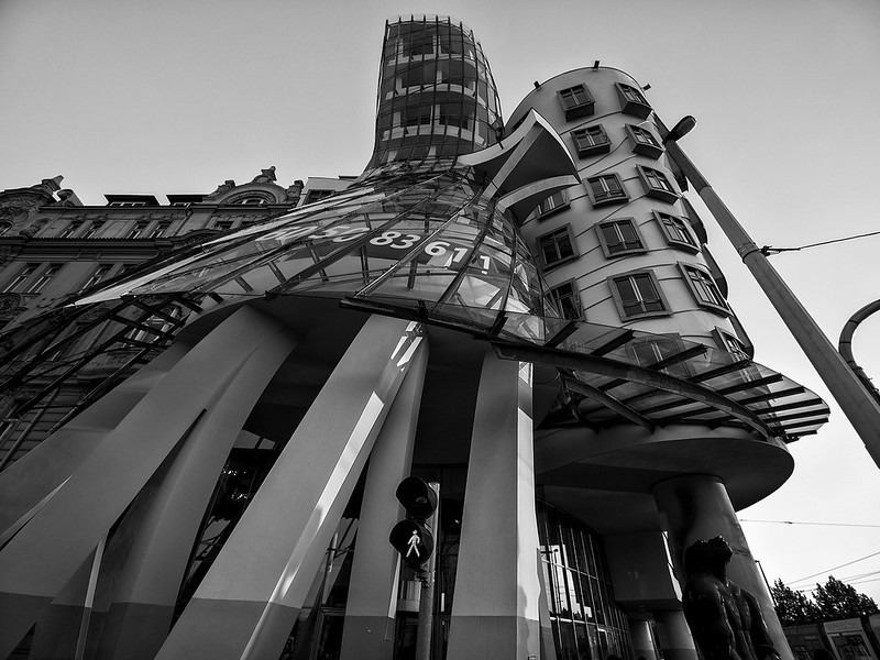 La maison dansante, immeuble tordu ou ivre de Prague la maison dansante immeuble ivre de prague dancing house 7 la-maison-dansante-immeuble-ivre-de-prague-dancing-house-7