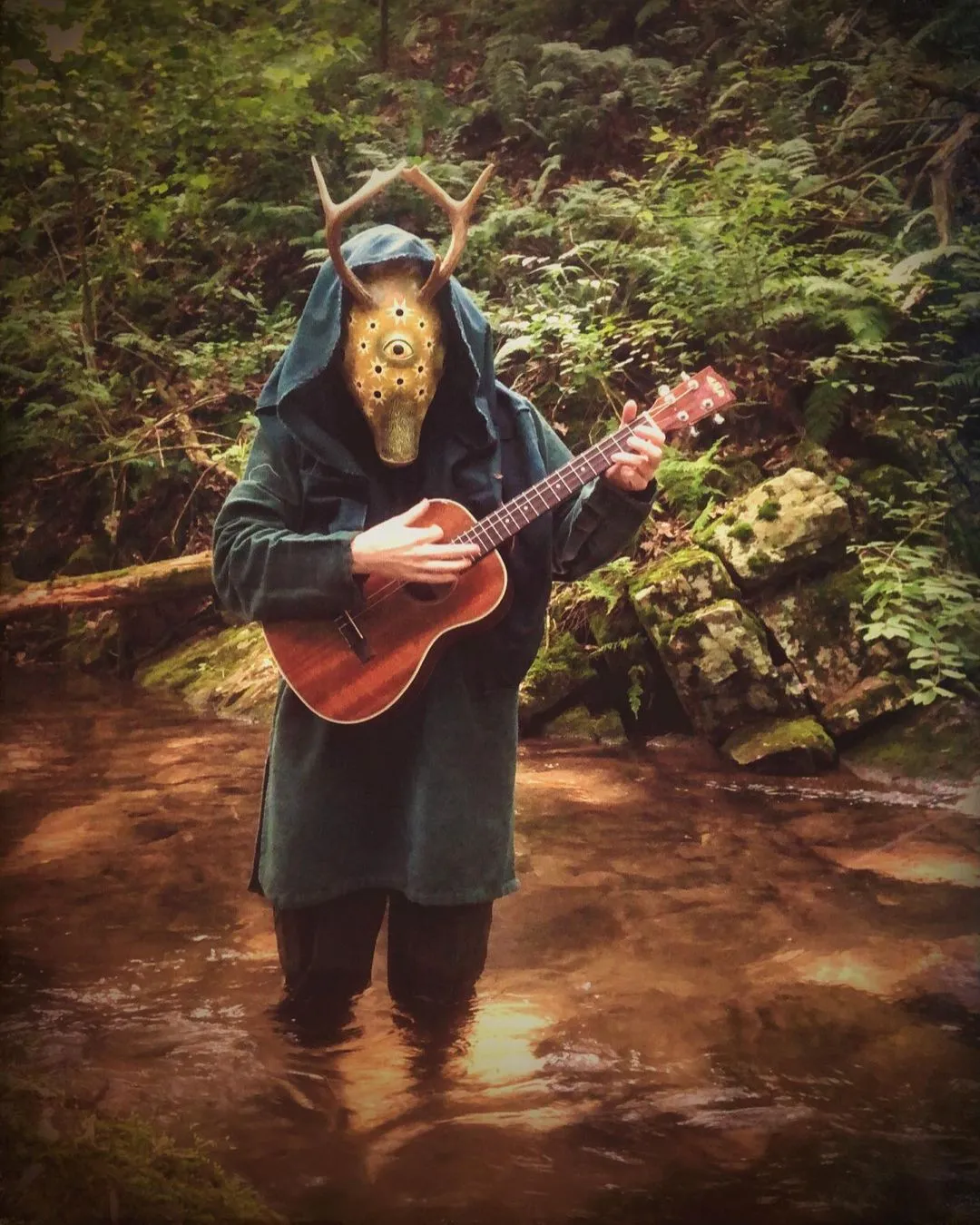 Les masques fantastiques et surréalistes de Kristen Egan les masques fantastiques et surrealistes de kristen egan 4 les-masques-fantastiques-et-surrealistes-de-kristen-egan-4