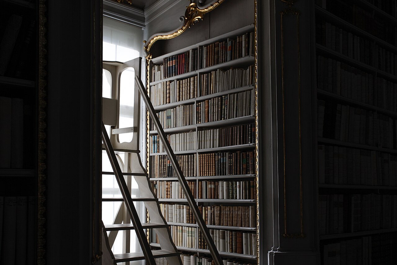 livres bibliotheque abbaye admont Livres anciens dans les rayonnages de la bibliothèque de l’abbaye d’Admont