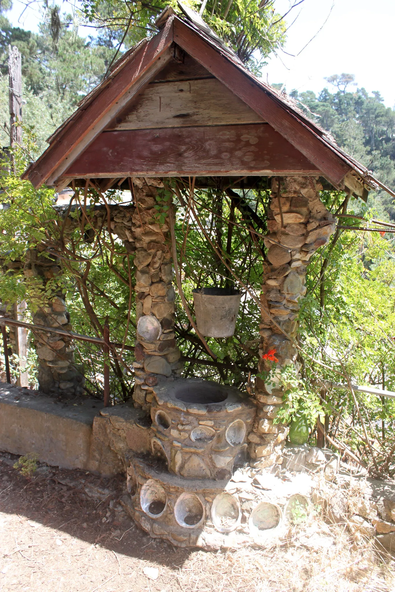 Nitt Witt Ridge, une célèbre maison en matériau de récupération nitt witt ridge une celebre maison en materiau de recuperation 5 nitt-witt-ridge-une-celebre-maison-en-materiau-de-recuperation-5