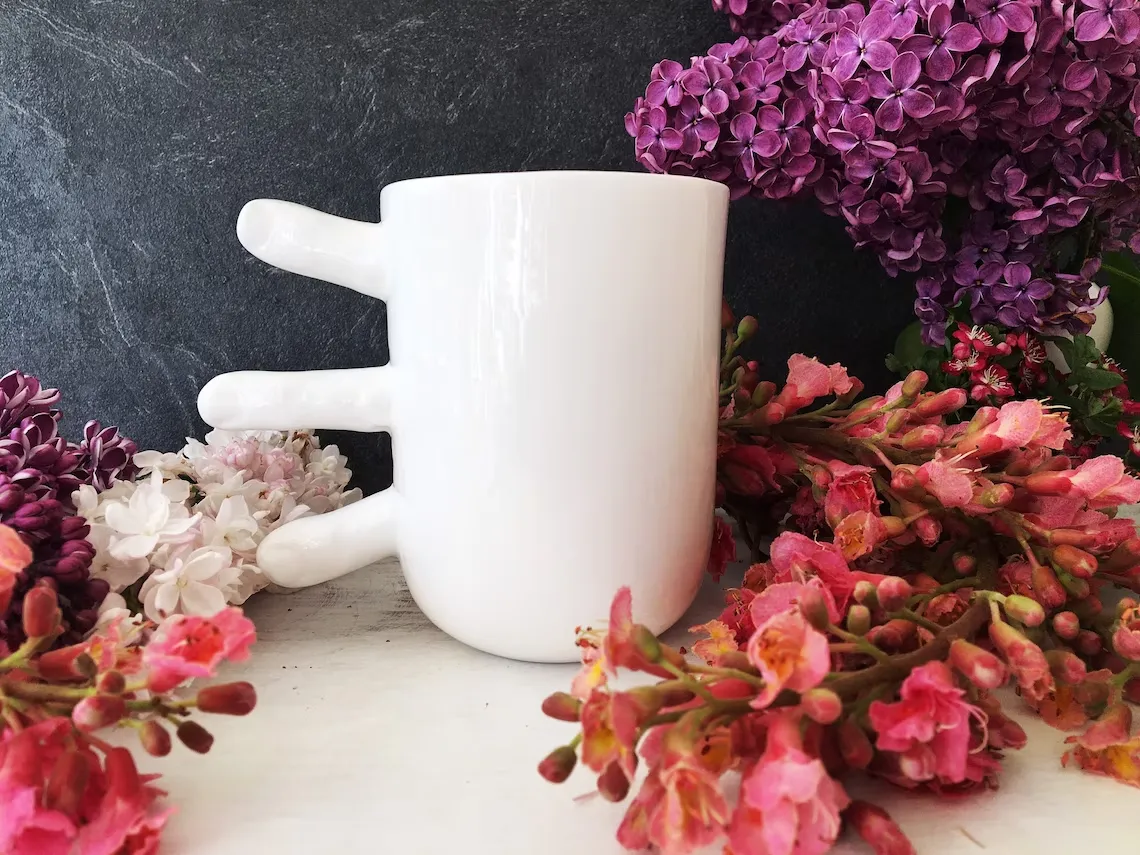 Un mug avec des doigts pour serrer sa tasse un mug avec des doigts pour serrer sa tasse 4 un-mug-avec-des-doigts-pour-serrer-sa-tasse-4