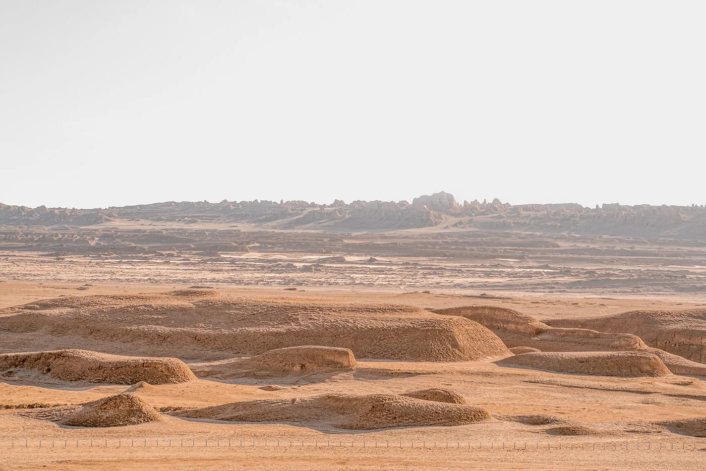 Les yardangs, navires rocheux des déserts les yardangs navires rocheux des deserts 2 les-yardangs-navires-rocheux-des-deserts-2