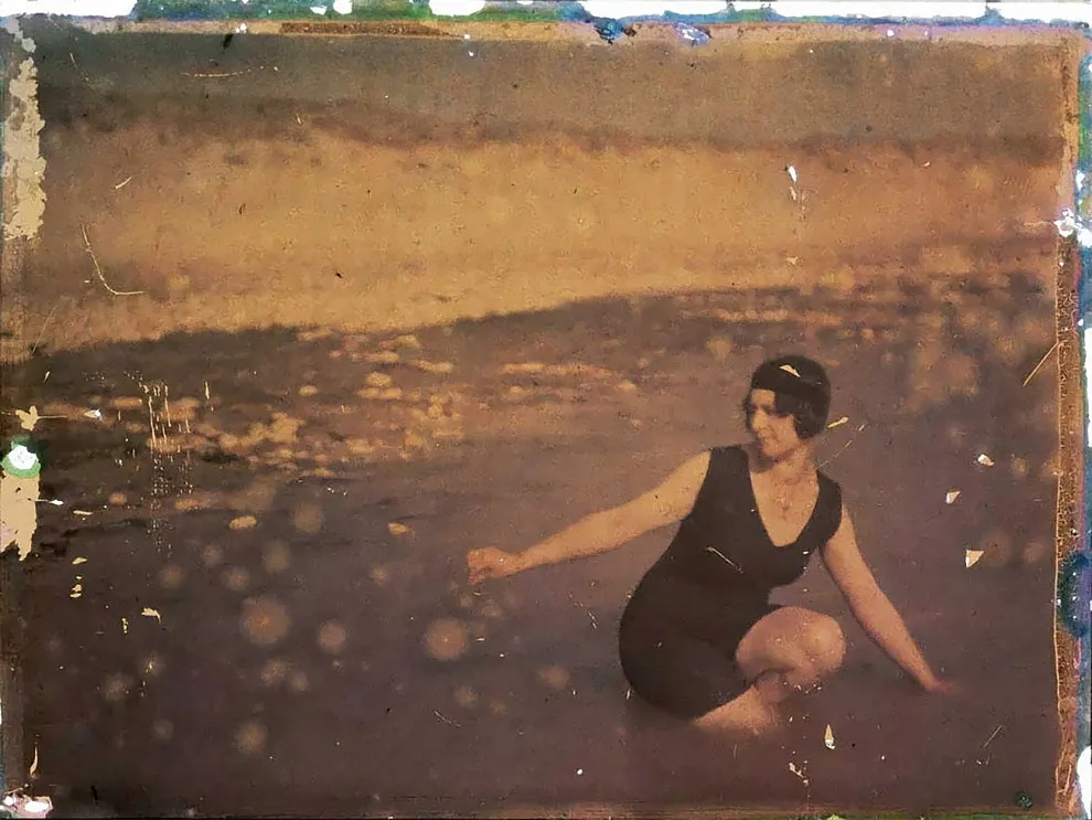 Tatiana à la plage, autochromes de Ernest Louis Lessieux tatiana a la plage autochromes de ernest louis lessieux 2 tatiana-a-la-plage-autochromes-de-ernest-louis-lessieux-2