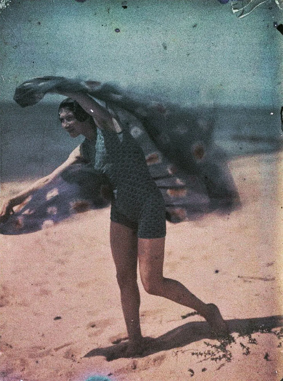 Tatiana à la plage, autochromes de Ernest Louis Lessieux tatiana a la plage autochromes de ernest louis lessieux 3 tatiana a la plage autochromes de ernest louis lessieux 3