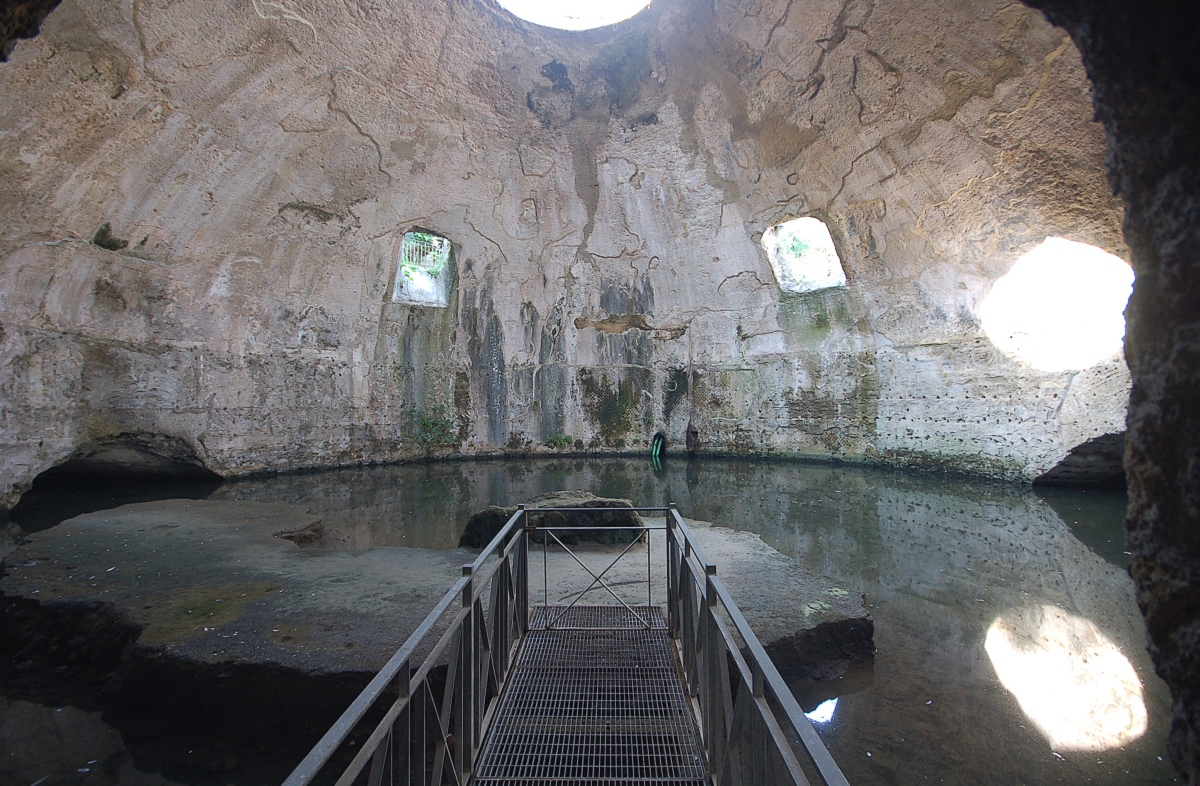 thermes romains baia bacoli italie Vestiges du complexe thermal romain de Baia, à Bacoli près de Naples en Italie