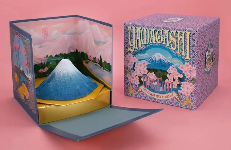 Le gâteau mont Fuji d'un salon de thé japonais un gateau mont fuji dun salon de the japonais 2 un-gateau-mont-fuji-dun-salon-de-the-japonais-2