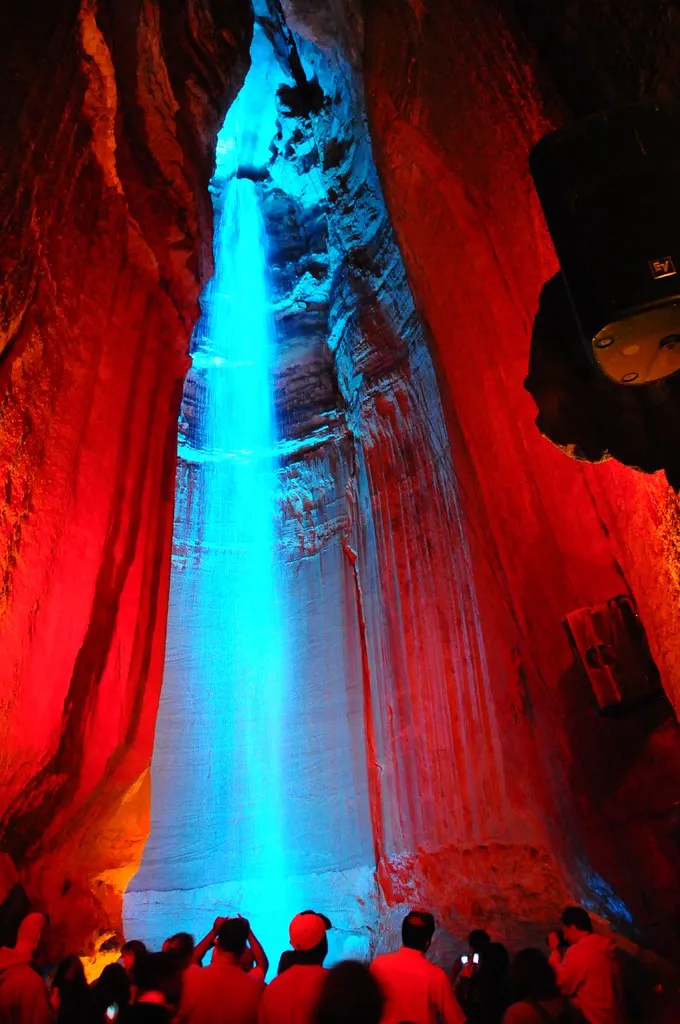 La magnifique cascade souterraine de Ruby Falls la magnifique cascade souterraine de ruby falls chattanooga tennessee 3 la-magnifique-cascade-souterraine-de-ruby-falls-chattanooga-tennessee-3