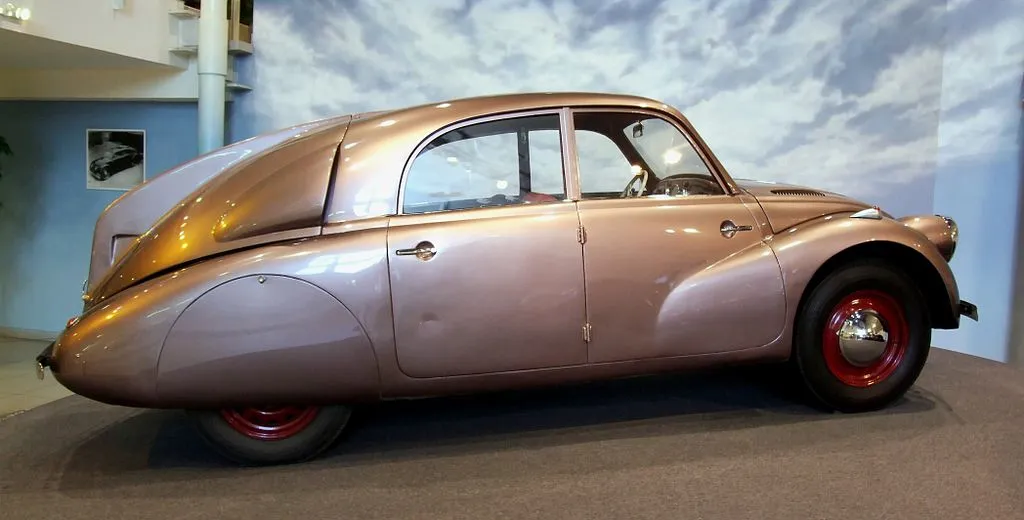 La Tatra 97 copiée par Volkswagen pour la Coccinelle la tatra 97 copiee par volkswagen pour la coccinelle 5 la-tatra-97-copiee-par-volkswagen-pour-la-coccinelle-5