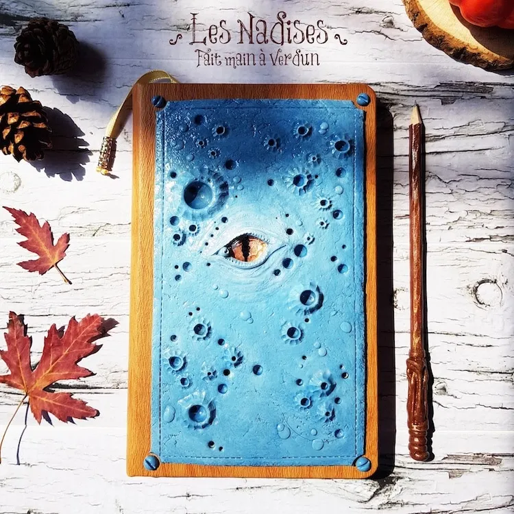 Les fantastiques couvertures de carnets de notes de Les Nadises les fantastiques couvertures de carnets de notes de les nadises 5 les-fantastiques-couvertures-de-carnets-de-notes-de-les-nadises-5