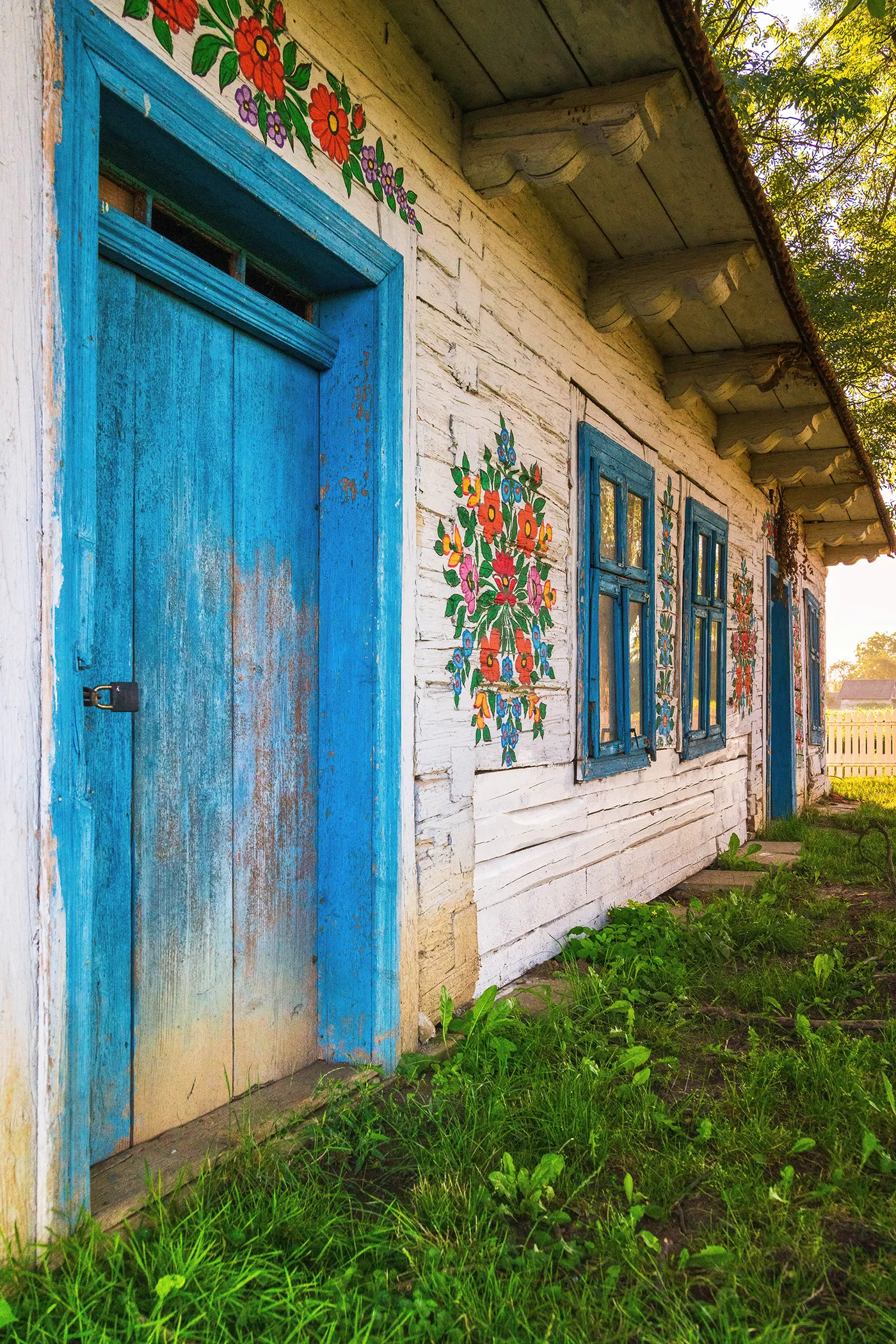 Quelques clichés de Zalipie par Michał Skarbiński quelques cliches de zalipie par michal skarbinski 11 quelques-cliches-de-zalipie-par-michal-skarbinski-11