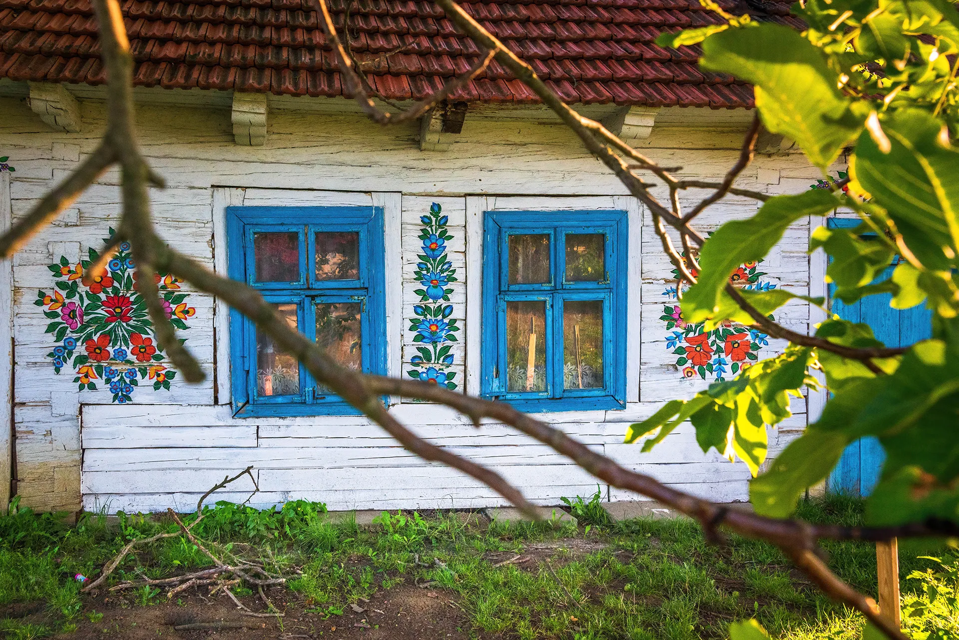 Quelques clichés de Zalipie par Michał Skarbiński quelques cliches de zalipie par michal skarbinski 12 quelques-cliches-de-zalipie-par-michal-skarbinski-12