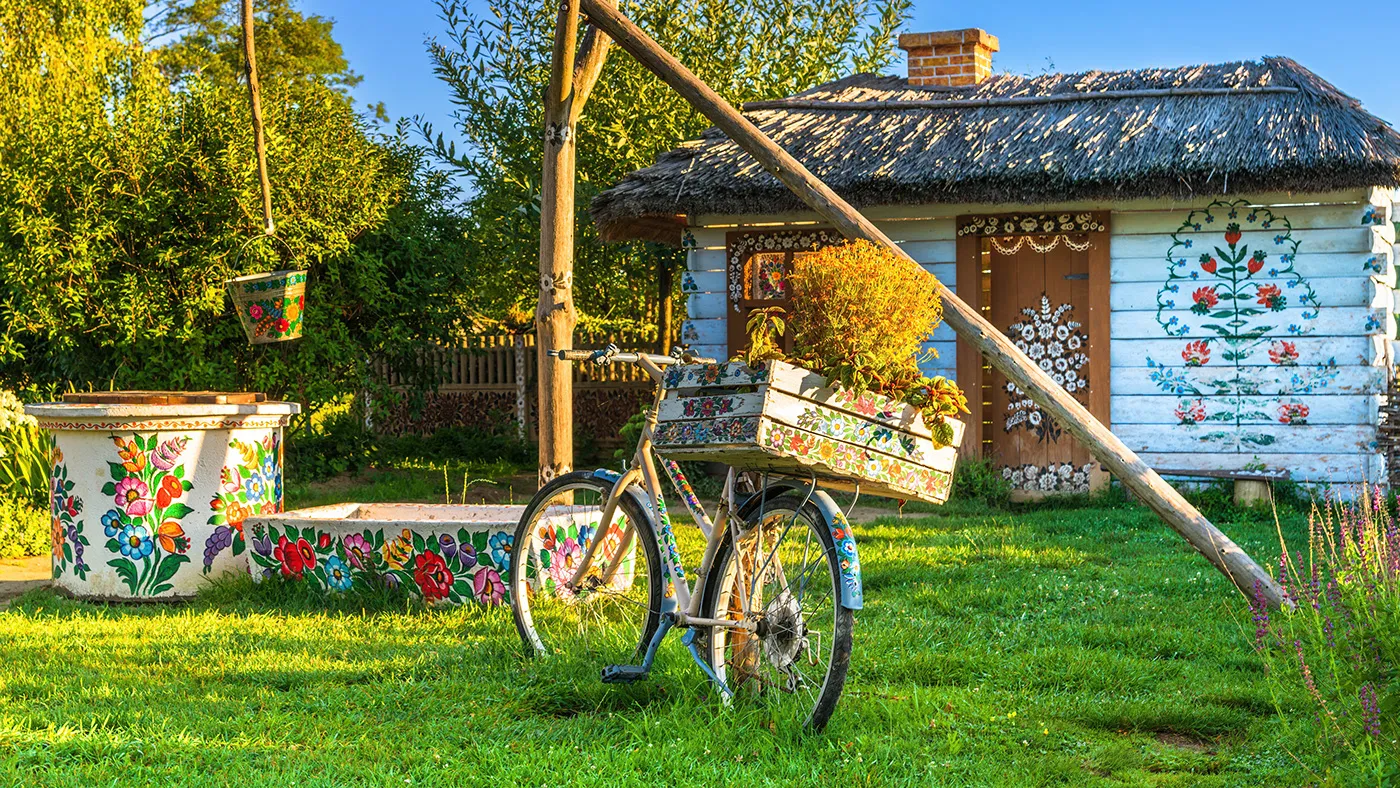 Quelques clichés de Zalipie par Michał Skarbiński quelques cliches de zalipie par michal skarbinski 13 quelques-cliches-de-zalipie-par-michal-skarbinski-13