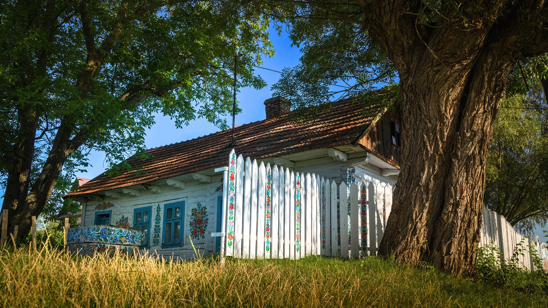 Quelques clichés de Zalipie par Michał Skarbiński quelques cliches de zalipie par michal skarbinski 18 quelques-cliches-de-zalipie-par-michal-skarbinski-18