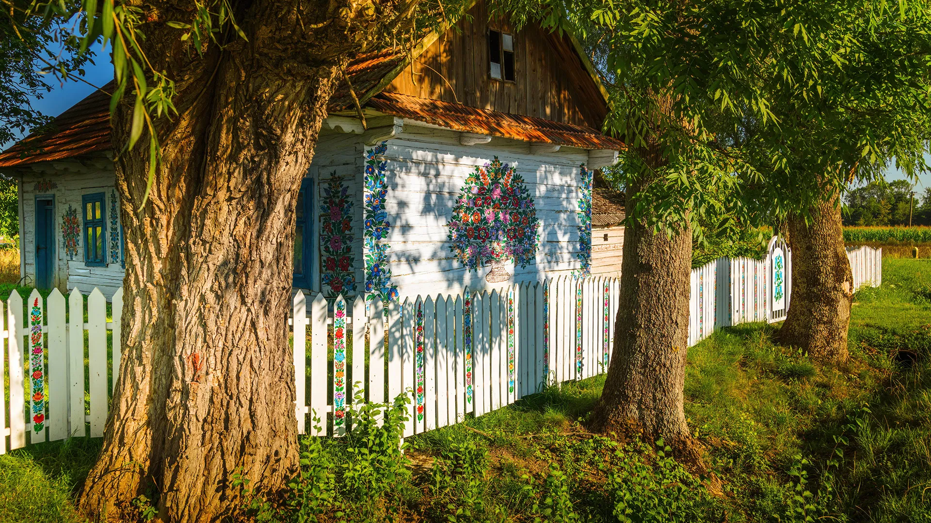 Quelques clichés de Zalipie par Michał Skarbiński quelques cliches de zalipie par michal skarbinski 19 quelques-cliches-de-zalipie-par-michal-skarbinski-19