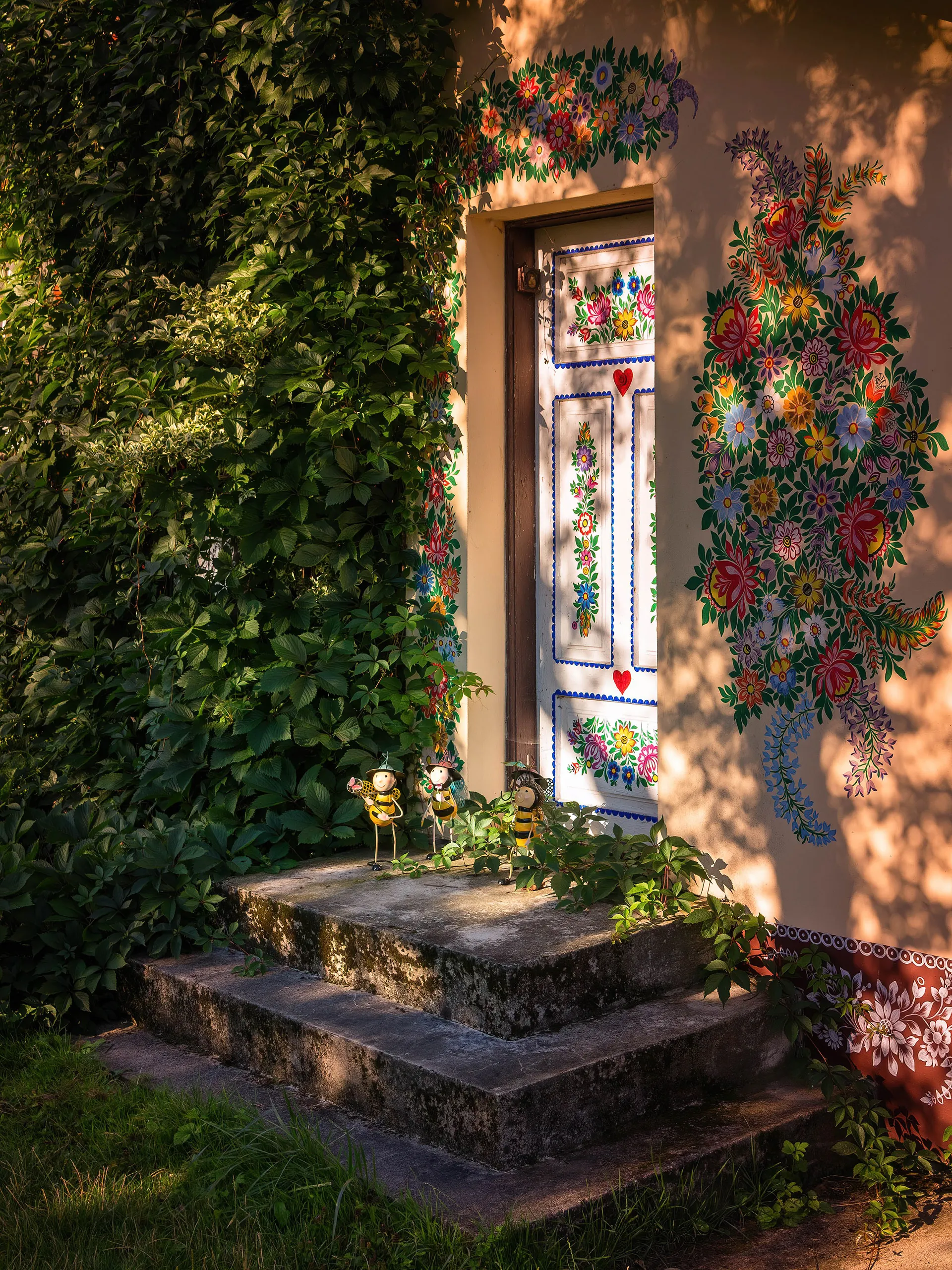 Quelques clichés de Zalipie par Michał Skarbiński quelques cliches de zalipie par michal skarbinski 7 quelques-cliches-de-zalipie-par-michal-skarbinski-7