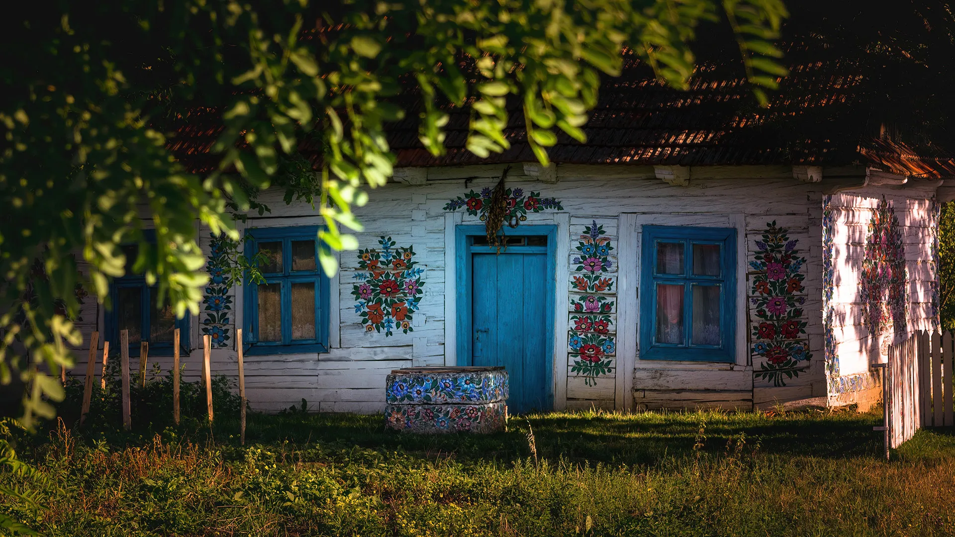 Quelques clichés de Zalipie par Michał Skarbiński quelques cliches de zalipie par michal skarbinski 8 quelques-cliches-de-zalipie-par-michal-skarbinski-8