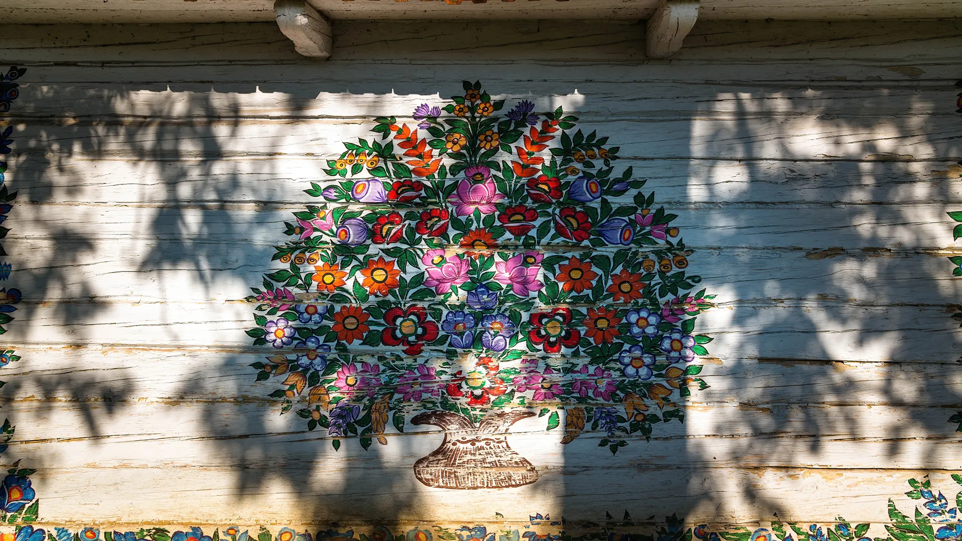 Quelques clichés de Zalipie par Michał Skarbiński quelques cliches de zalipie par michal skarbinski 9 quelques-cliches-de-zalipie-par-michal-skarbinski-9