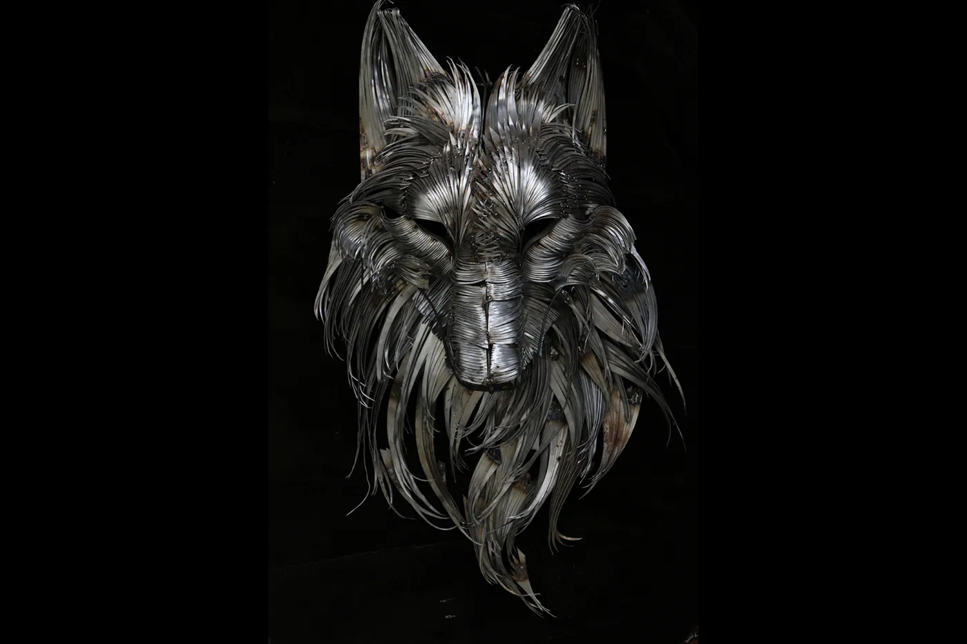 Des sculptures d'animaux en bandes métalliques par Selçuk Yılmaz des sculptures danimaux en bandes metalliques par selcuk yilmaz 11 loup des-sculptures-danimaux-en-bandes-metalliques-par-selcuk-yilmaz-11-loup