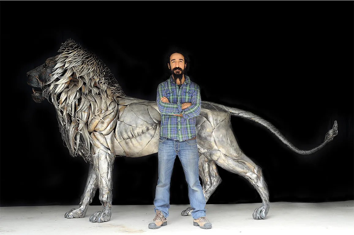 Des sculptures d'animaux en bandes métalliques par Selçuk Yılmaz des sculptures danimaux en bandes metalliques par selcuk yilmaz 7 lion aslan des-sculptures-danimaux-en-bandes-metalliques-par-selcuk-yilmaz-7-lion-aslan
