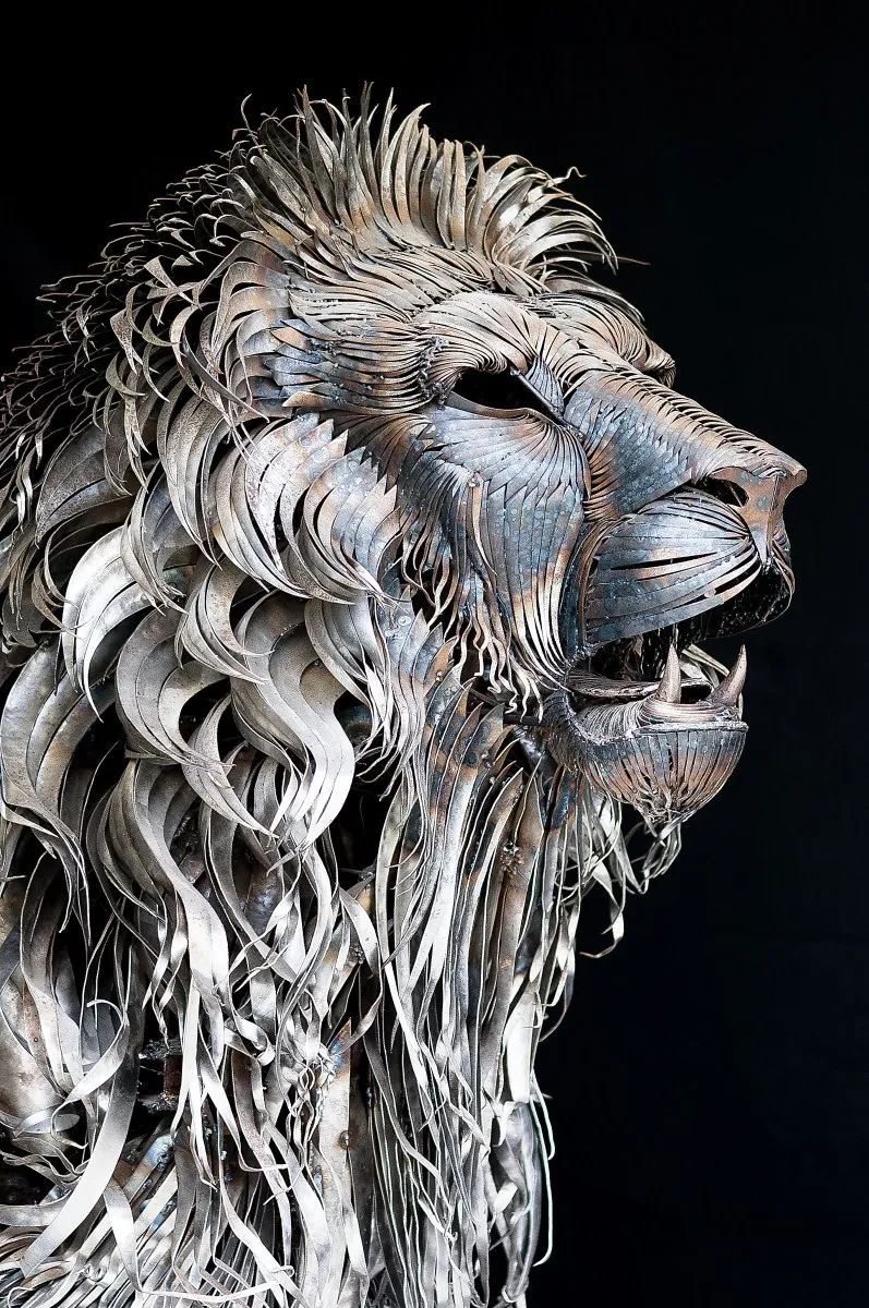Des sculptures d'animaux en bandes métalliques par Selçuk Yılmaz des sculptures danimaux en bandes metalliques par selcuk yilmaz 8 lion aslan des-sculptures-danimaux-en-bandes-metalliques-par-selcuk-yilmaz-8-lion-aslan