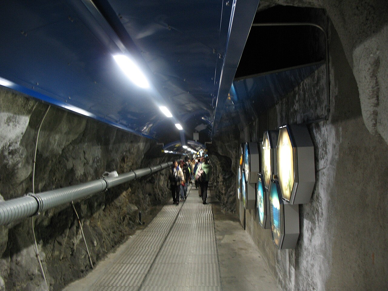 Gare souterraine de Jungfraujoch, plus haute gare d’Europe à 3 454 mètres Gare souterraine de Jungfraujoch, plus haute gare d’Europe à 3 454 mètres