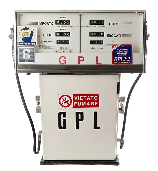 La beauté vintage des vieilles pompes à essence la beaute vintage des vieilles pompes a essence 13 castallazzo 1970 la-beaute-vintage-des-vieilles-pompes-a-essence-13-castallazzo-1970