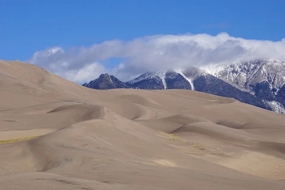 Les plus grandes dunes de sable d'Amérique du nord sont au Great Sand Dunes National Park les plus grandes dunes de sable damerique du nord sont au great sand dunes national park 3 les-plus-grandes-dunes-de-sable-damerique-du-nord-sont-au-great-sand-dunes-national-park-3.