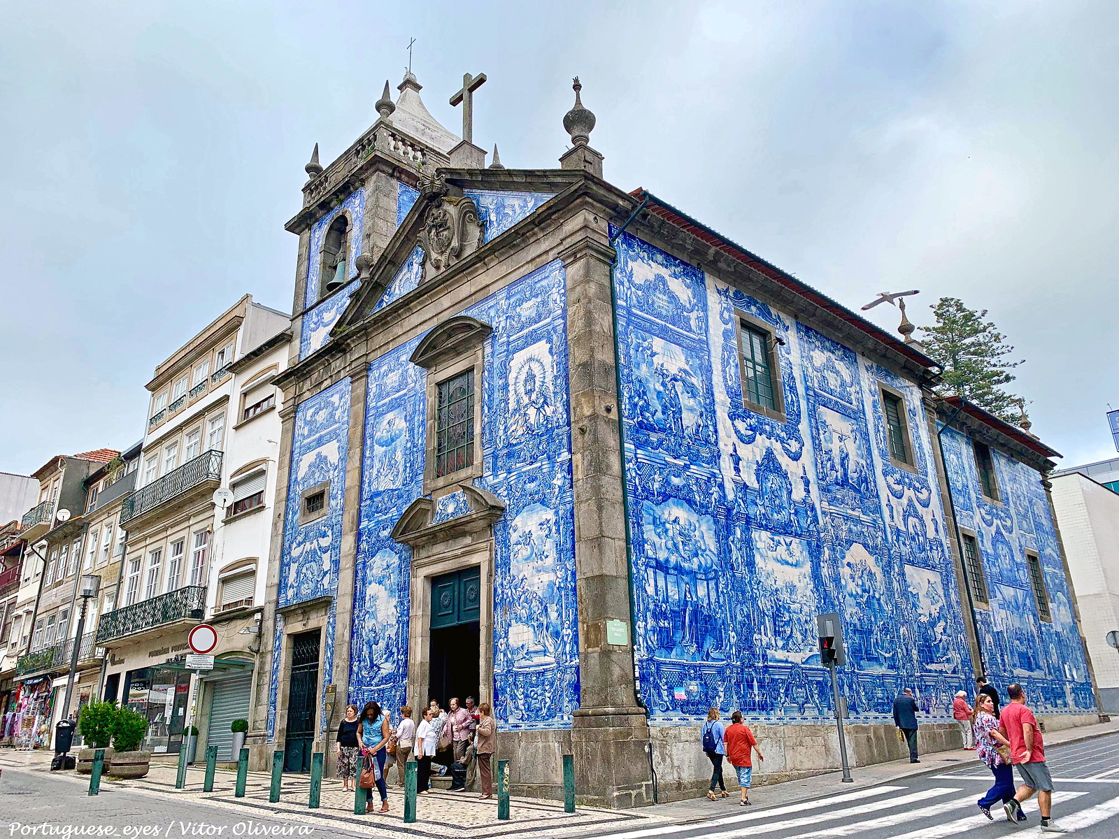 Capela das Almas de Santa Catarina à Porto et sa façade couverte d’azulejos Capela das Almas de Santa Catarina à Porto et sa façade couverte d’azulejos