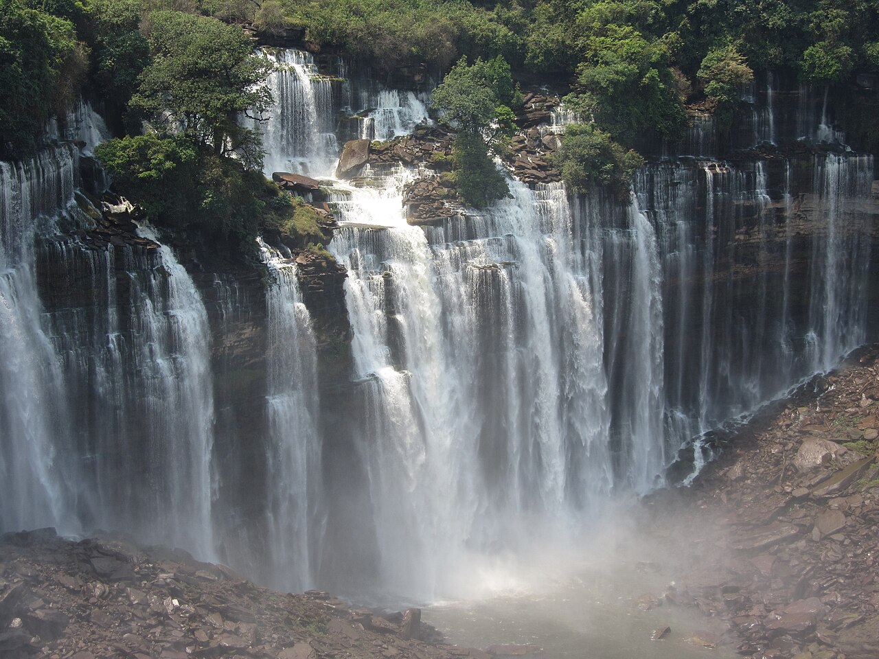 Détail des cascades et des rochers des Quedas de Kalandula Détail des cascades et des rochers des Quedas de Kalandula