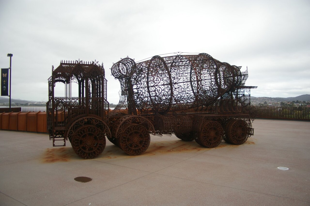 cement truck wim delvoye mona tasmanie Cement Truck de Wim Delvoye au MONA en Tasmanie