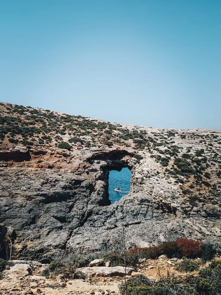 Le magnifique lagon bleu de Malte le magnifique lagon bleu de malte blue lagoon comino 8 le-magnifique-lagon-bleu-de-malte-blue-lagoon-comino-8.