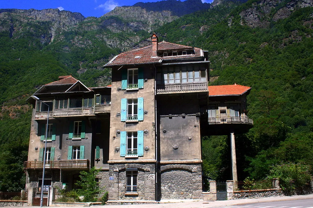 Le pavillon Keller, étrange maison sur pilotis abandonnée le pavillon keller etrange maison sur pilotis abandonnee 3 le-pavillon-keller-etrange-maison-sur-pilotis-abandonnee-3.
