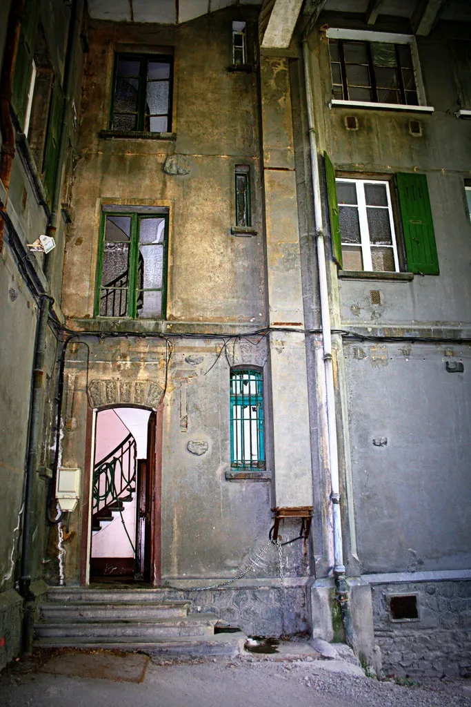 Le pavillon Keller, étrange maison sur pilotis abandonnée le pavillon keller etrange maison sur pilotis abandonnee 4 le-pavillon-keller-etrange-maison-sur-pilotis-abandonnee-4