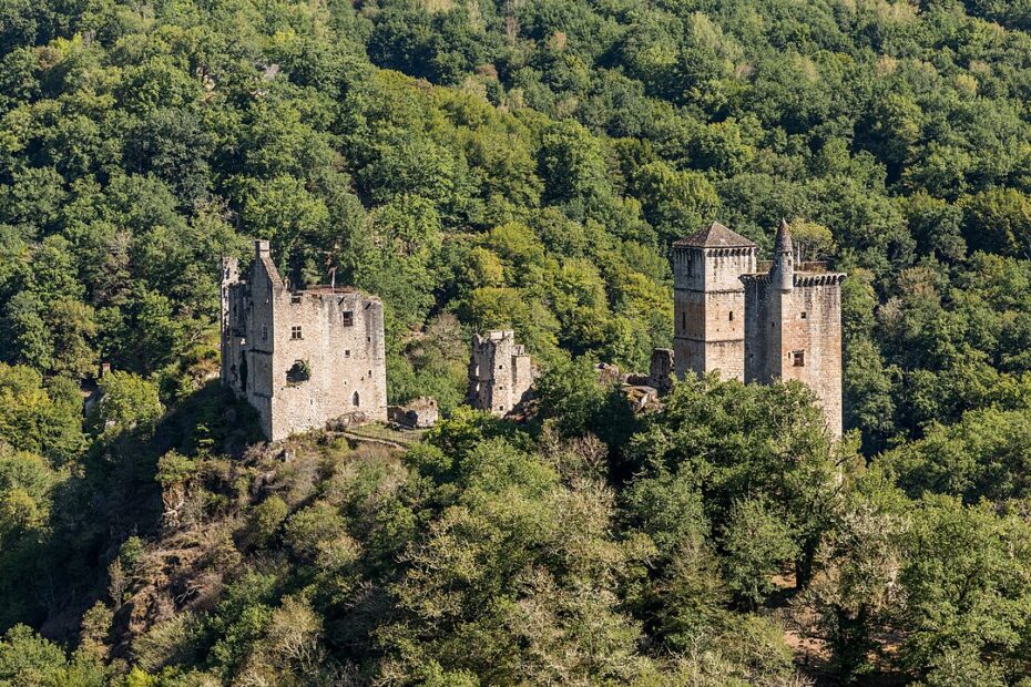 Tours de Merle en Corrèze : la cité médiévale perchée au-dessus de la Maronne tours de merle correze Tours de Merle en Corrèze sur leur éperon rocheux au-dessus de la Maronne