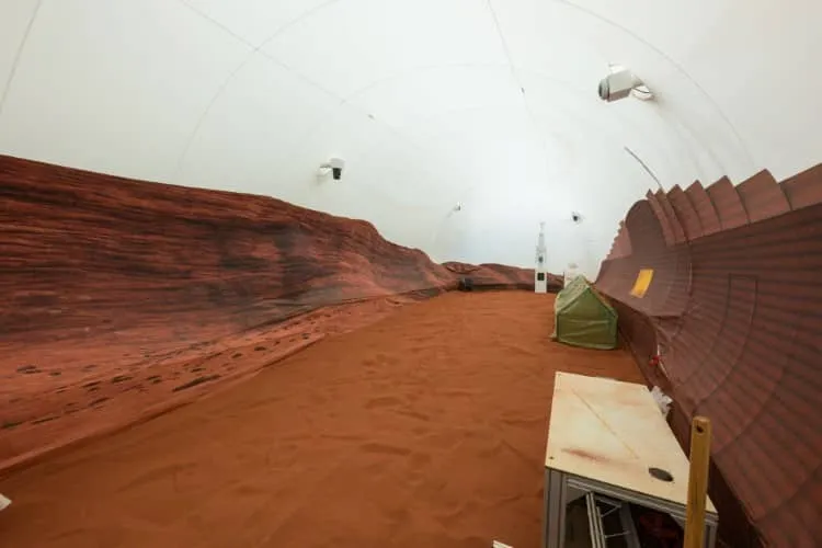 4 volontaires vont vivre dans une simulation de Mars pendant plus d'un an 4 volontaires vont vivre dans une simulation de mars pendant plus dun an 2 4-volontaires-vont-vivre-dans-une-simulation-de-mars-pendant-plus-dun-an-2