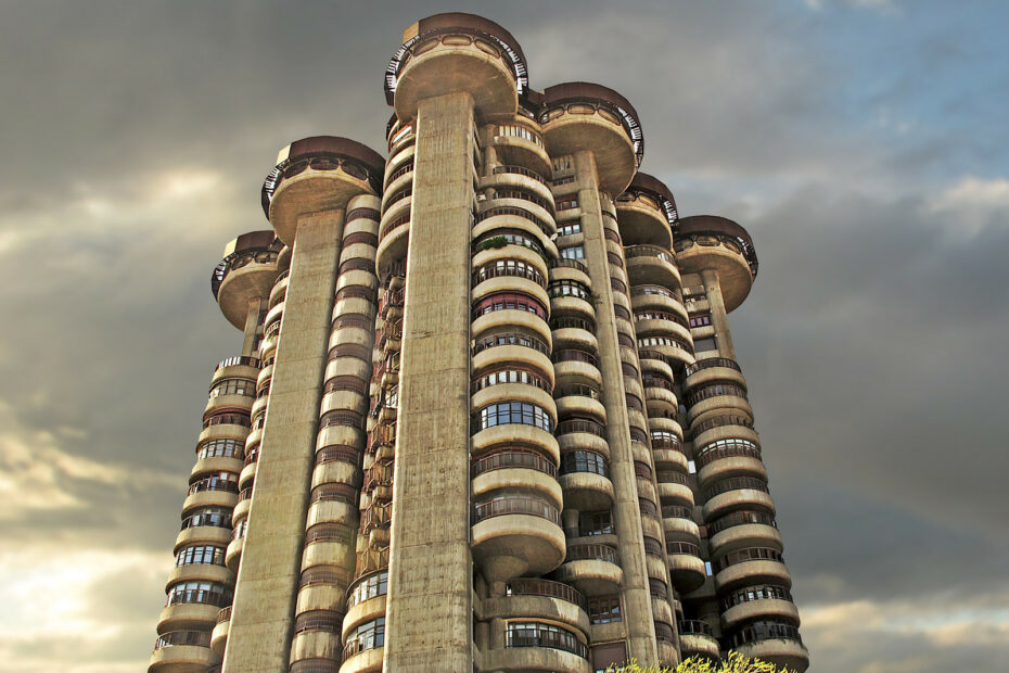 Torres Blancas à Madrid : l’histoire et l’architecture des « tours blanches » torres blancas madrid tour blanche Torres Blancas à Madrid, tour résidentielle en béton de Sáenz de Oíza