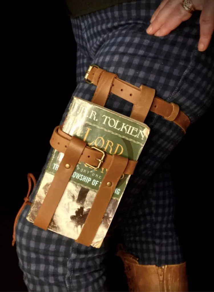 Un holster de cuisse pour livre un holster de cuisse pour livre etui cuir 3 un-holster-de-cuisse-pour-livre-etui-cuir-3