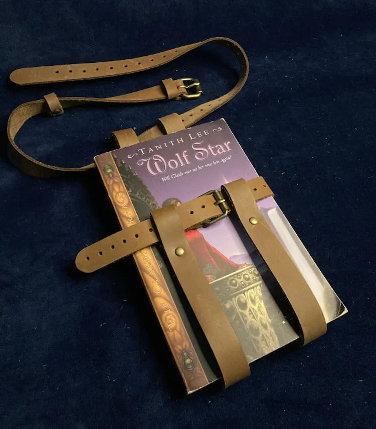 Un holster de cuisse pour livre un holster de cuisse pour livre etui cuir 4 un-holster-de-cuisse-pour-livre-etui-cuir-4