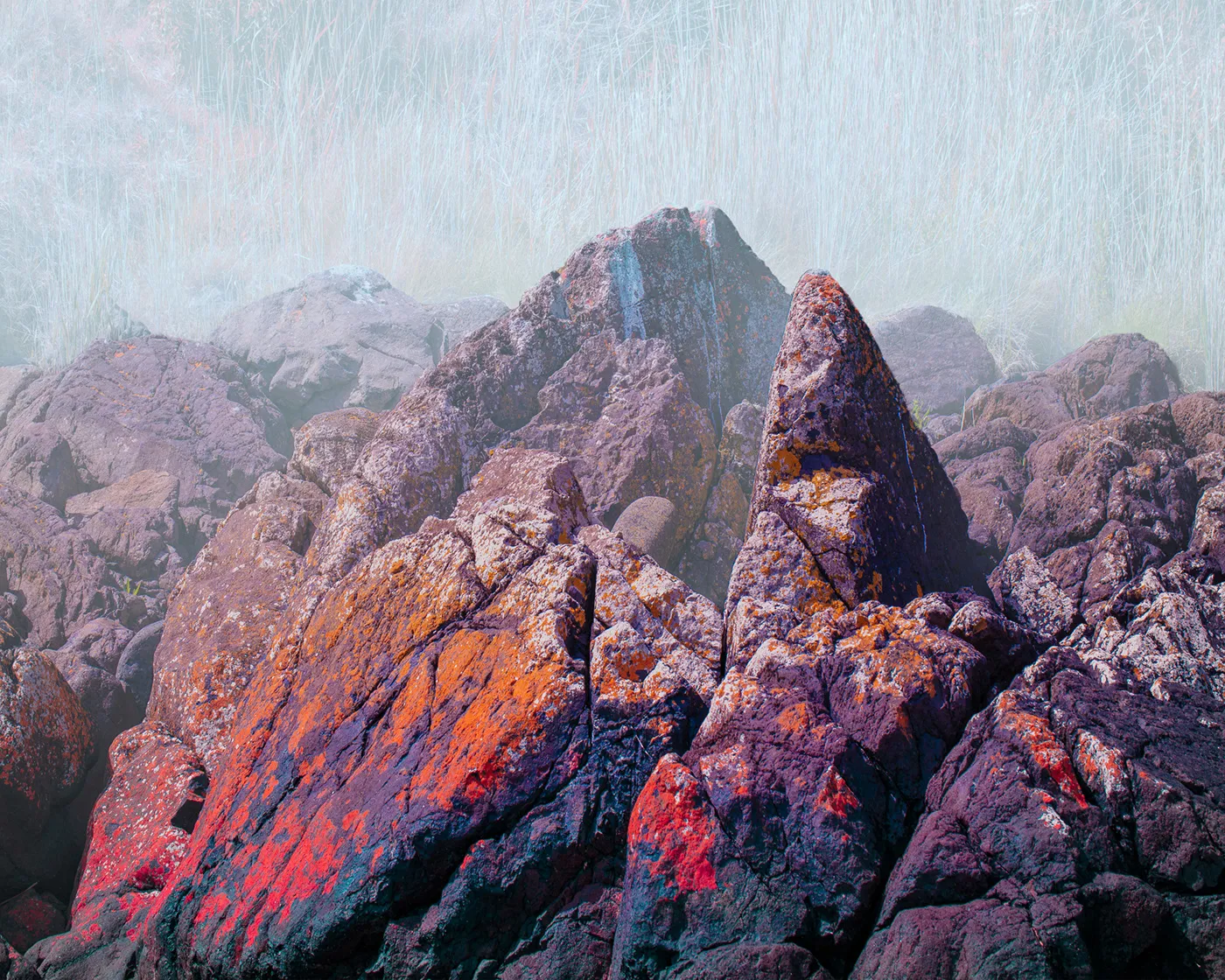 Engulfed: des rochers aux couleurs surréalistes engulfed des rochers aux couleurs surrealistes 3 engulfed-des-rochers-aux-couleurs-surrealistes-3