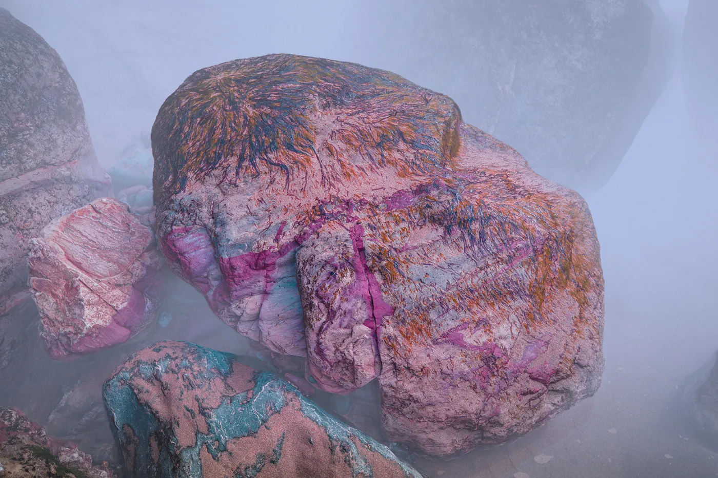 Engulfed: des rochers aux couleurs surréalistes engulfed des rochers aux couleurs surrealistes 4 engulfed-des-rochers-aux-couleurs-surrealistes-4