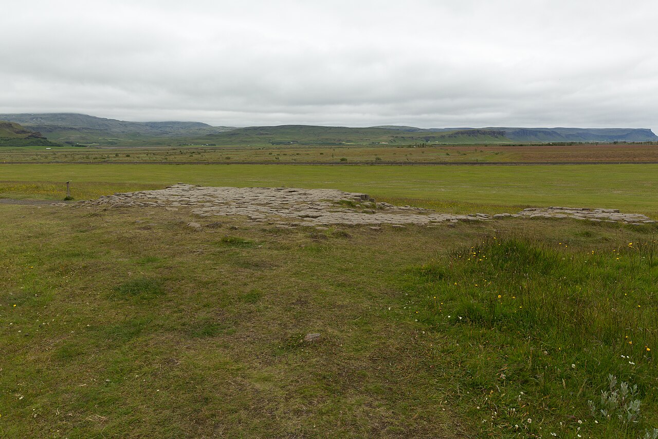 Colonnes de basalte de Kirkjugólf ressemblant à un sol pavé en Islande Colonnes de basalte de Kirkjugólf ressemblant à un sol pavé en Islande