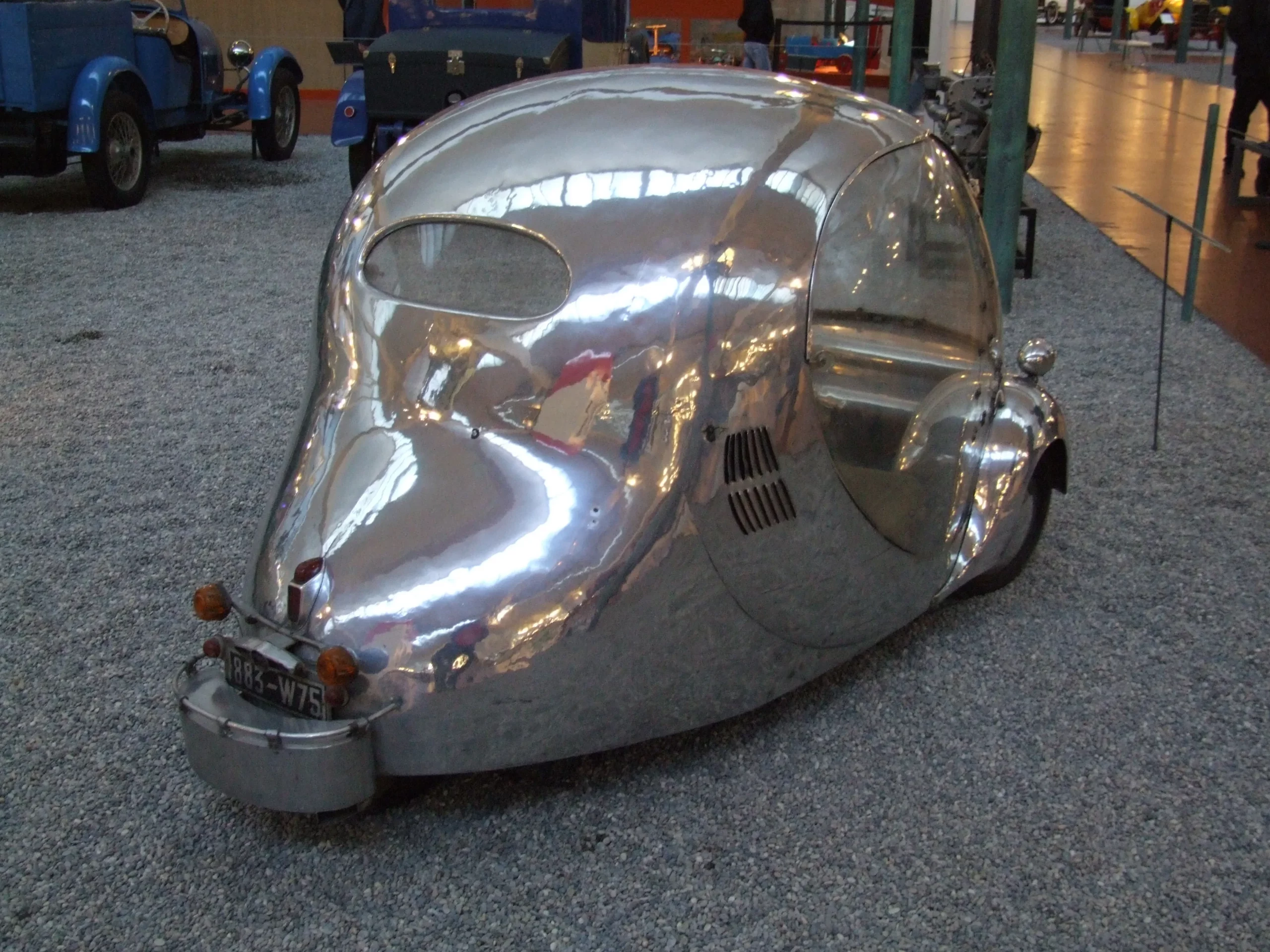 L' oeuf électrique, concept car de 1942 l oeuf electrique concept car de 1942 tricar 5 scaled l-oeuf-electrique-concept-car-de-1942-tricar-5-scaled